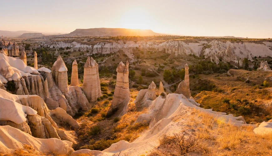 Best Time to Visit Cappadocia: Seasonal Tour Guide 2025
